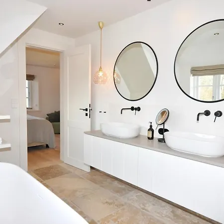 Waalhuus בית נופש *